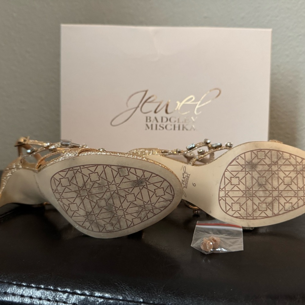 Badgley Mischka Adela Gold Strappy Heels Sz 6 - Picture 5 of 9